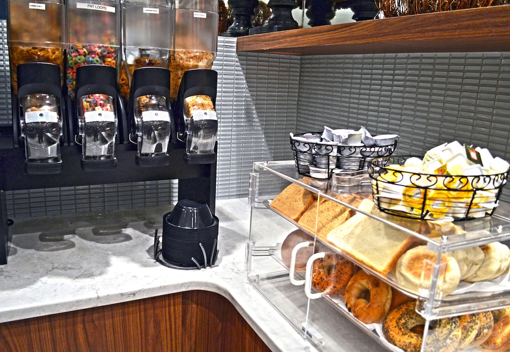 Holiday Inn & Suites Syracuse Airport Liverpool by IHG - photo 67