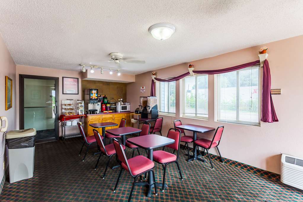 Econo Lodge Lincoln - photo 39