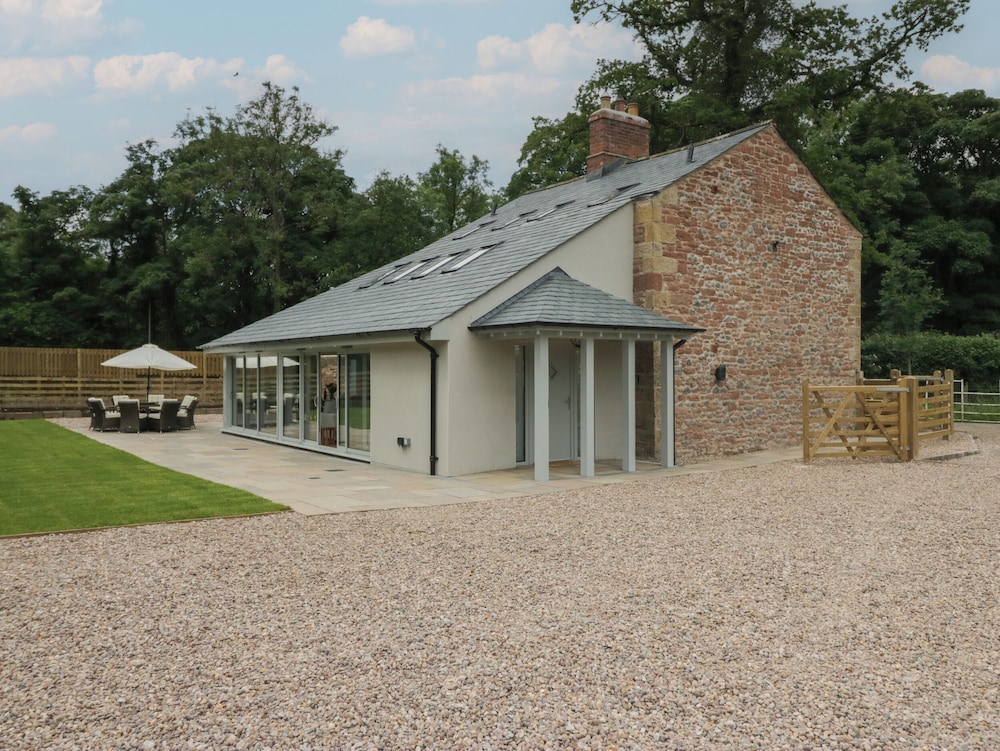 Heather's Cottage — 4-Star Luxury Hotel in Carlisle, United Kingdom