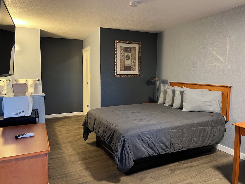 Oasis Inn & Suites - photo 22