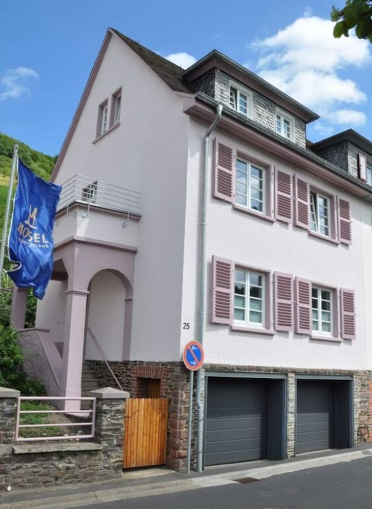 Haus Rosa Comfortable Holiday Residence — 4-Star Luxury Hotel in Cochem, Germany