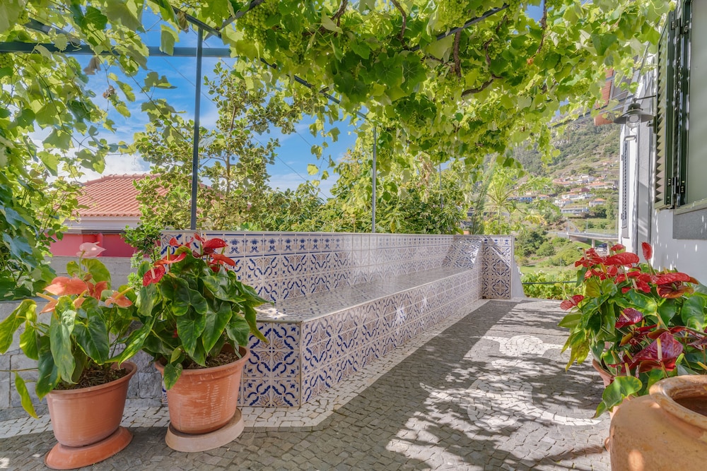 Villa Paixão — 4-Star Luxury Hotel in Machico, Portugal