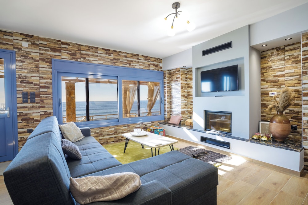 Maritinas Stone House & Apartment On The Beach — 4-Star Luxury Hotel in Pyrgos, Greece