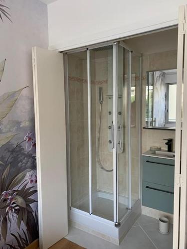La PinA de Appartment 3 bedrooms — 4-Star Luxury Hotel in Vallauris, France