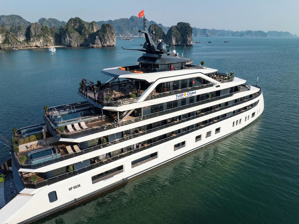 Tulip Cruise by HAG — 5-Star Luxury Hotel in Ha Long, Vietnam