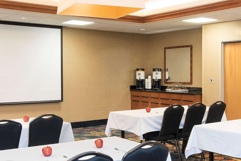 Hampton Inn Columbus Taylorsville Edinburgh - photo 34