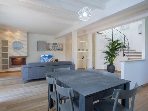 Palma Residence Villino La Rovere — 4-Star Luxury Hotel in Marco Simone, Italy