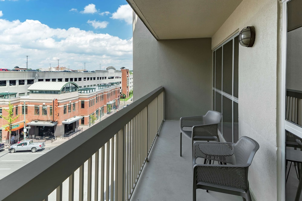 Hampton Inn & Suites Memphis Beale Street - photo 12