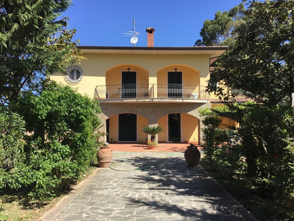 Somnium - carbon neutral hotel in Albanella