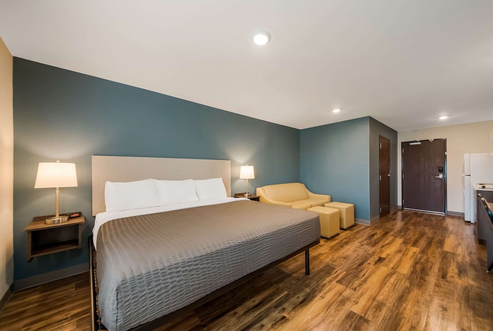 WoodSpring Suites Inverness - photo 12