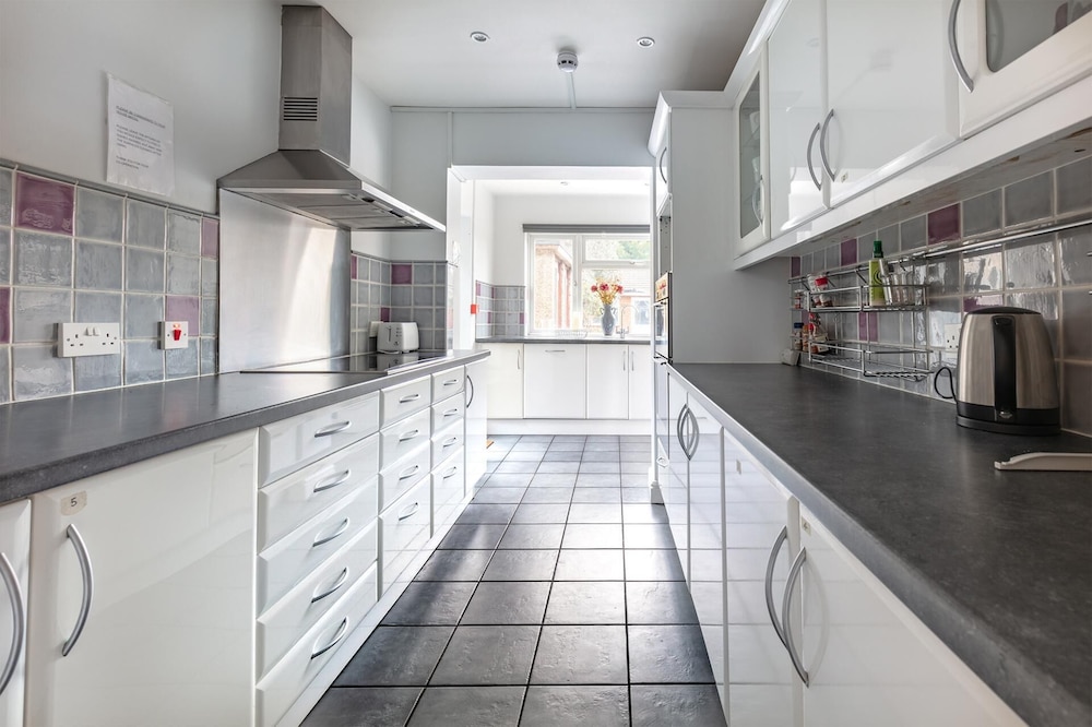 Hidden Gem Minutes From Heathrow Airport — Feltham