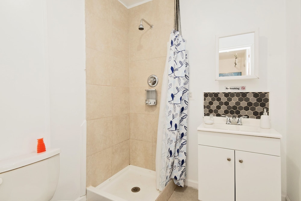 Racpanos Modern Stay on Forrest Street - photo 21