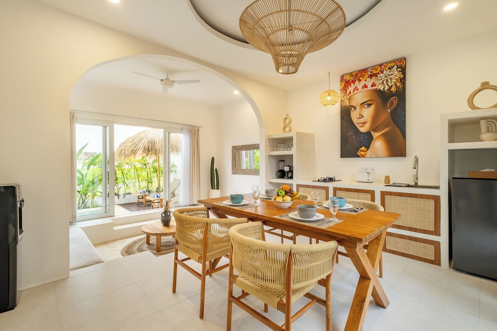 Villa Merlin 2 Bedrooms Private Pool — 4-Star Luxury Hotel in Canggu, Indonesia