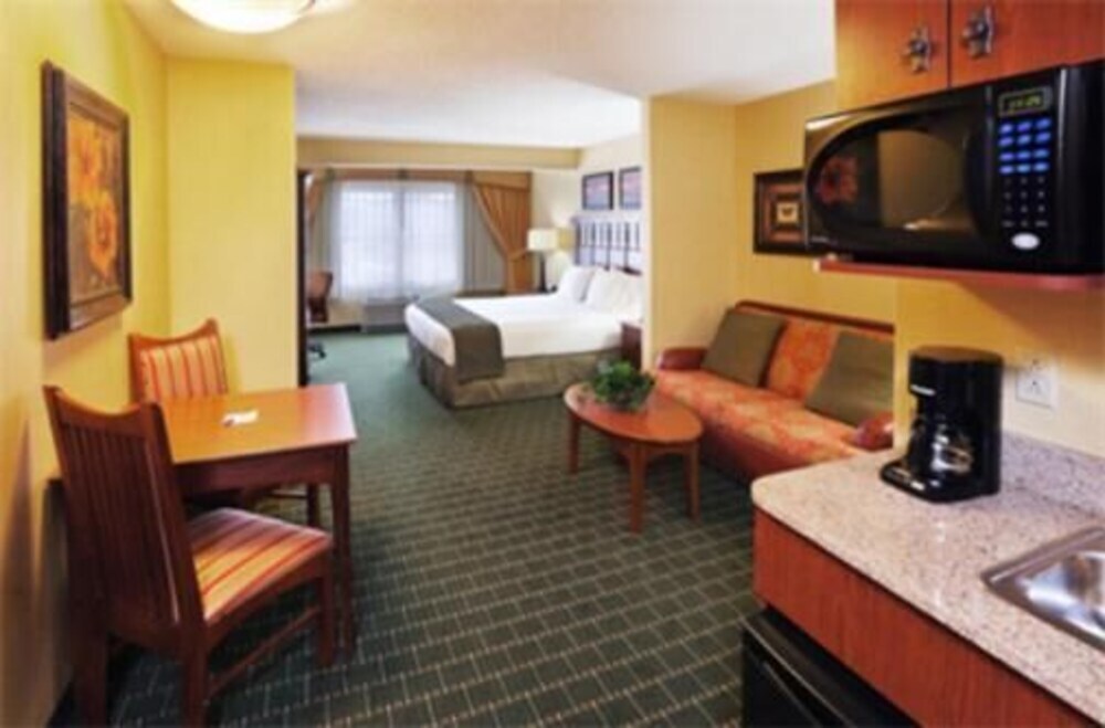 The Q Hotel & Suites - photo 25