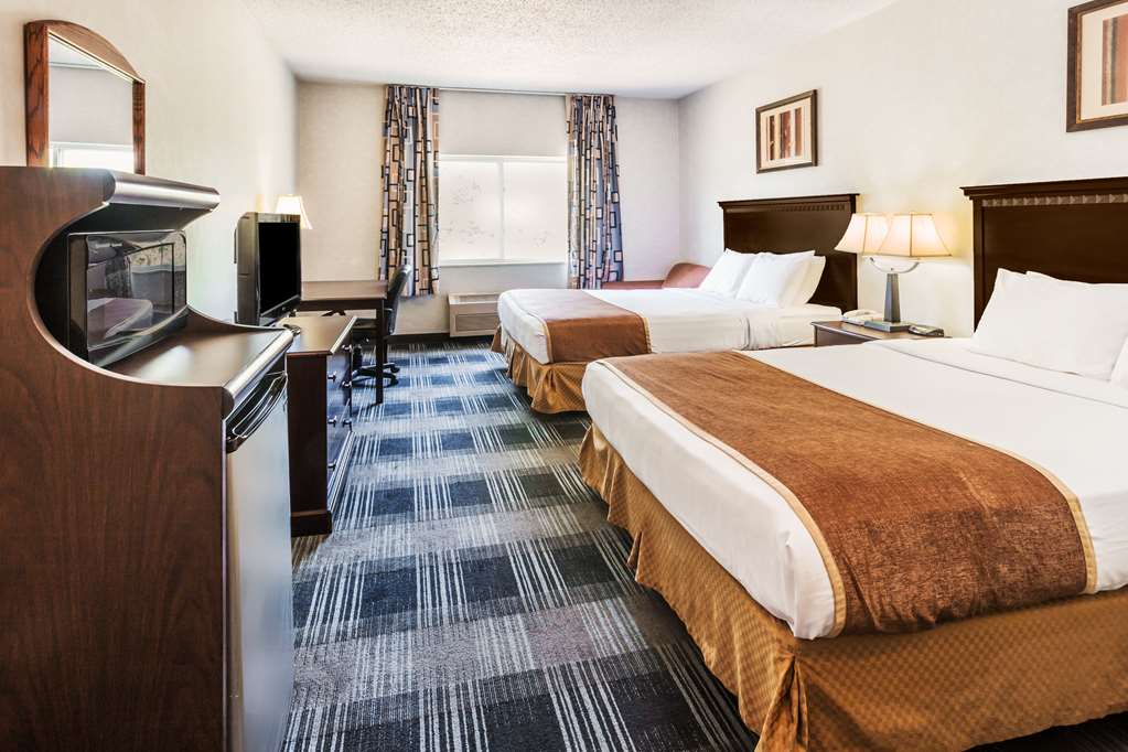 Days Inn & Suites by Wyndham Vancouver - photo 9