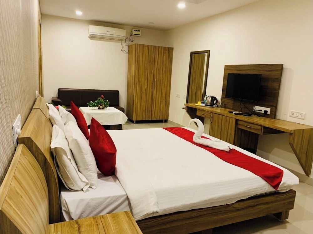 The Landmark Banjara Hills Hyderabad — 4-Star Luxury Hotel in Hyderabad, India