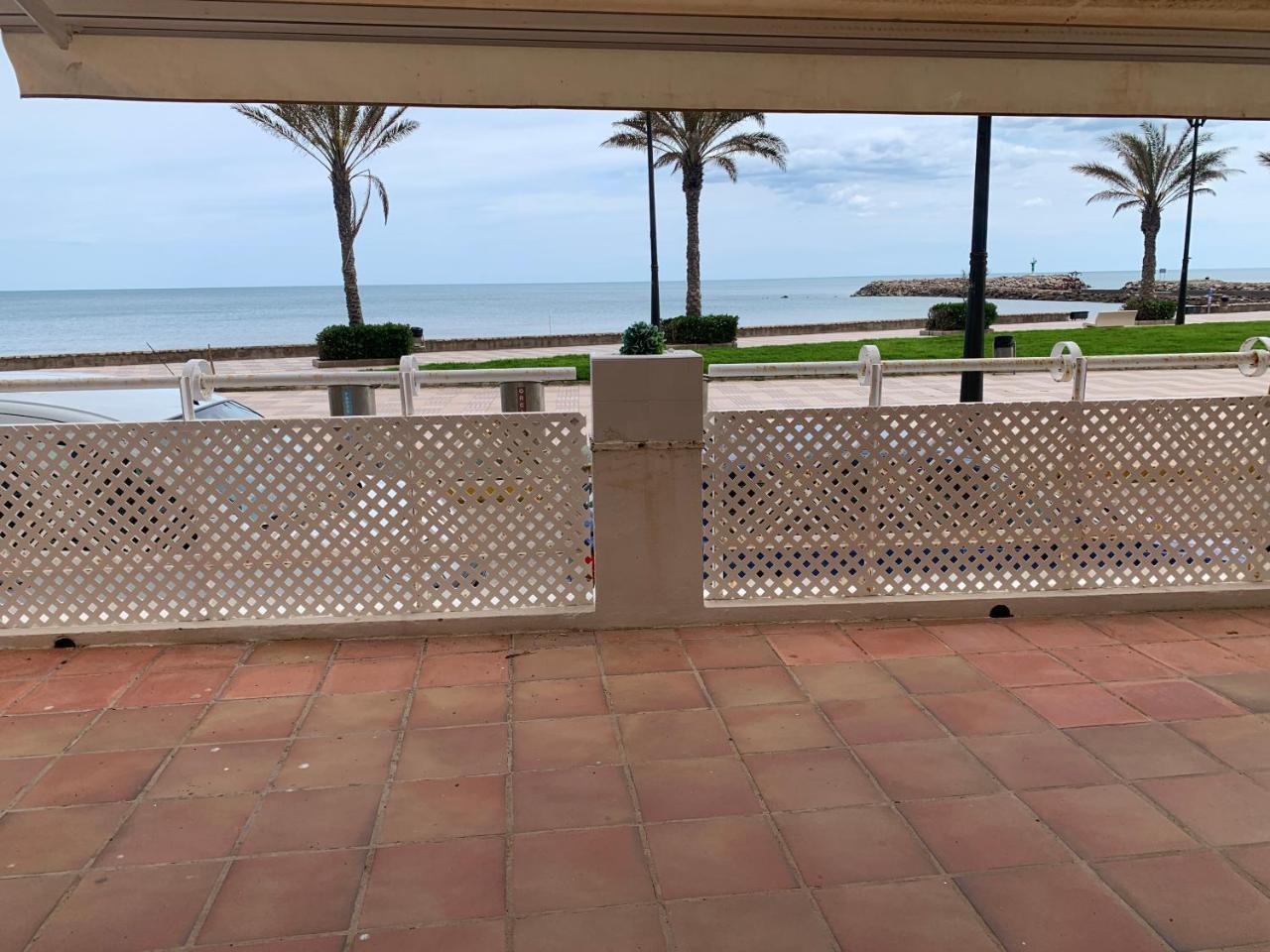 Apartamento Primera Linea de Playa — 4-Star Luxury Hotel in Alboraya, Spain