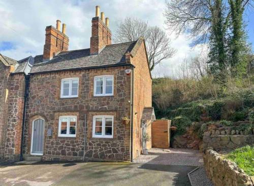 Honeysuckle Cottage — 4-Star Luxury Hotel in Mountsorrel, United Kingdom