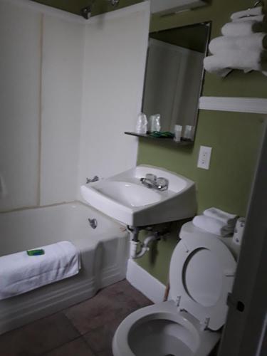Eddy's Motel - photo 18