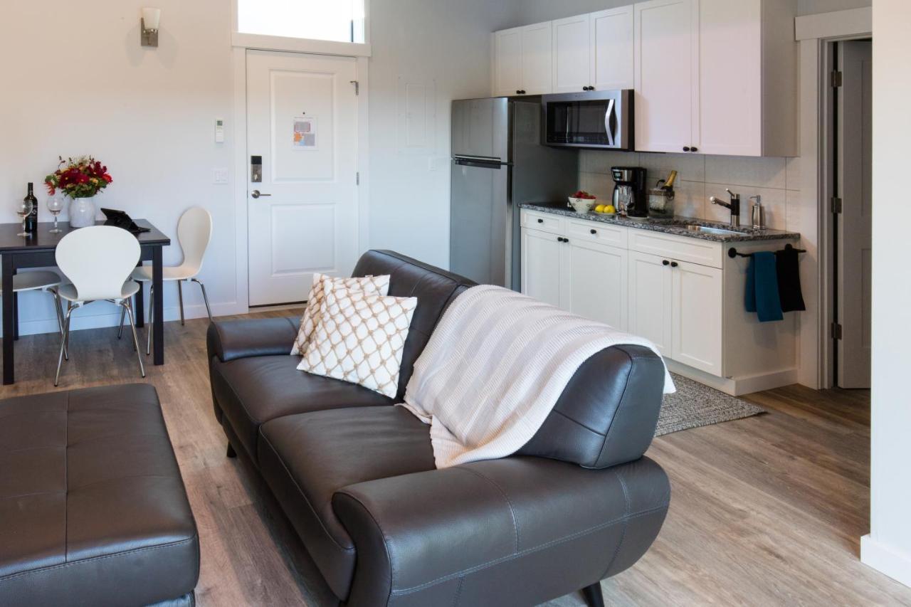 The Web Suites - photo 15