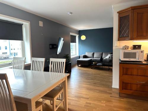 Ålesund Urban Spacious and luminous 100 m2 urban flat with 3 large bedrooms — 4-Star Luxury Hotel in Alesund, Norway
