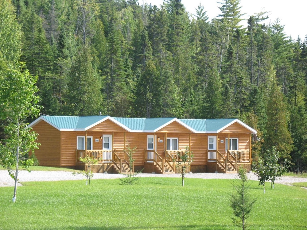 Motel Triplex Lac a Jimmy — hotel in Sacre-Coeur