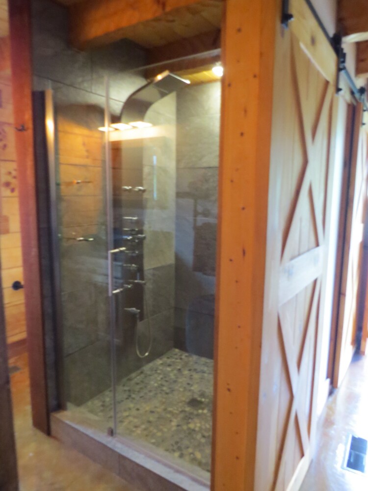 Southern Comfort Lakeside Cabin Resort - photo 45