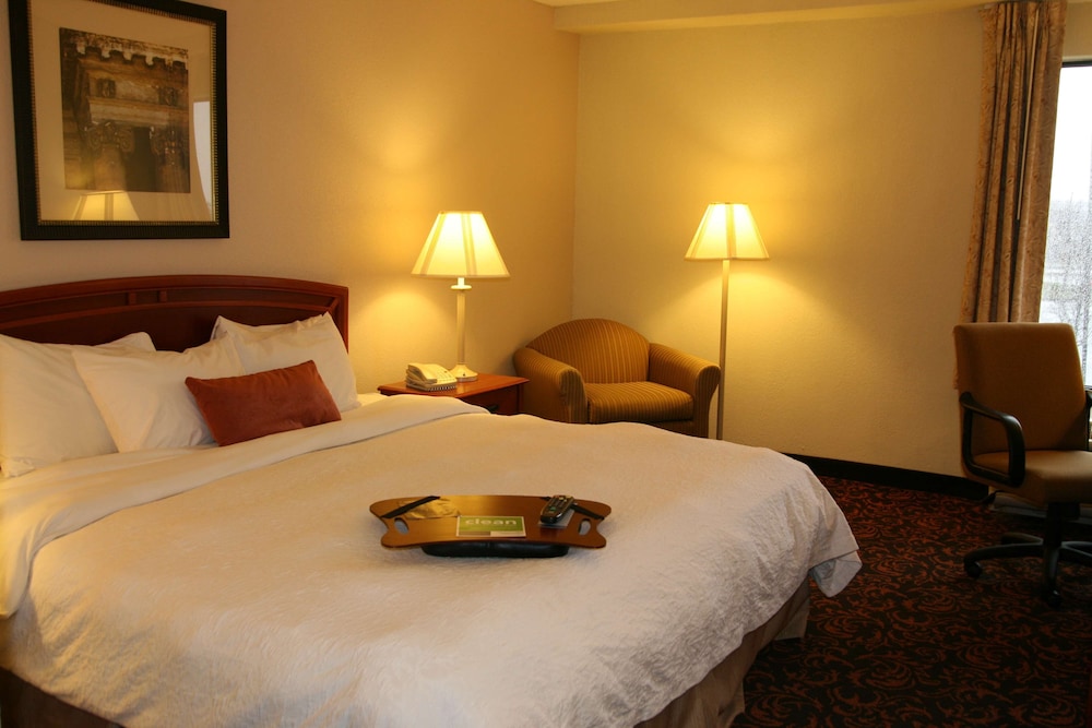 Hampton Inn Woodbridge - photo 13