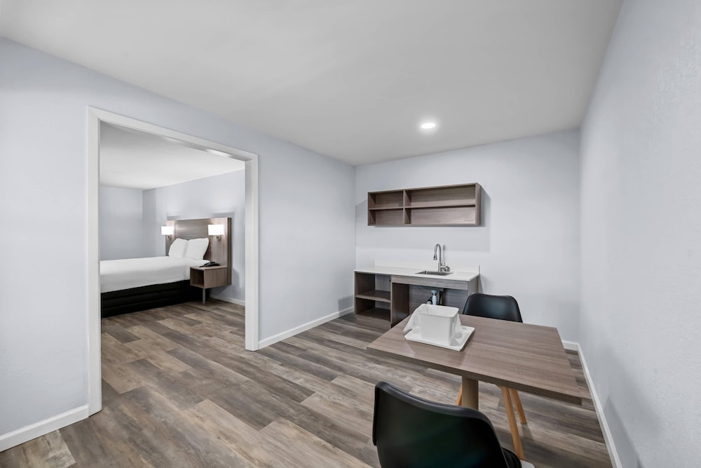 Suburban Studios Newport News Hampton - photo 34