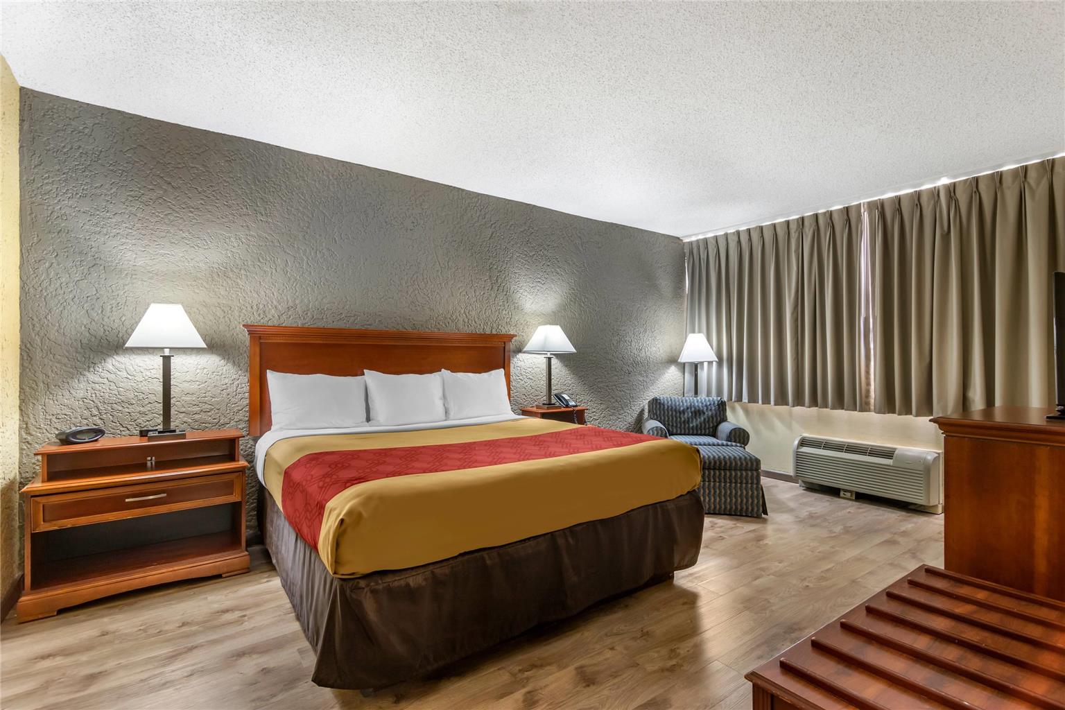 Econo Lodge Broken Arrow Tulsa - photo 11