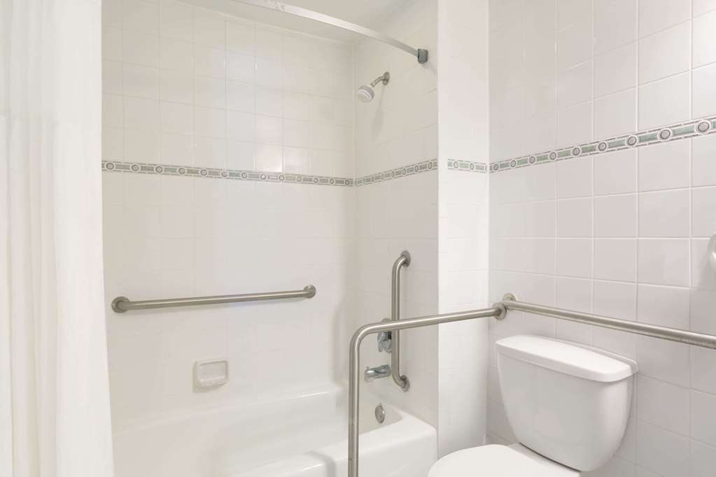 Days Inn by Wyndham Miami Airport North - photo 17