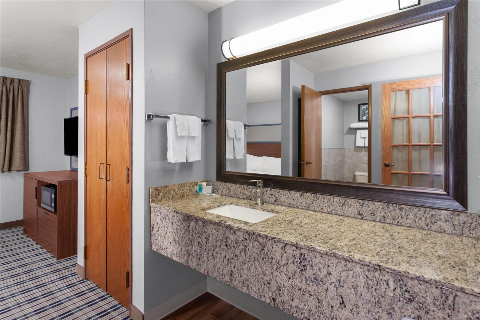AmericInn by Wyndham Green Bay West - photo 29