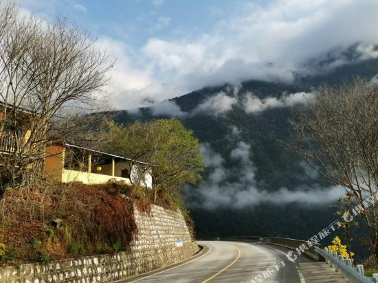 Bingzhong Luonuwa Inn — hotel in Cikai