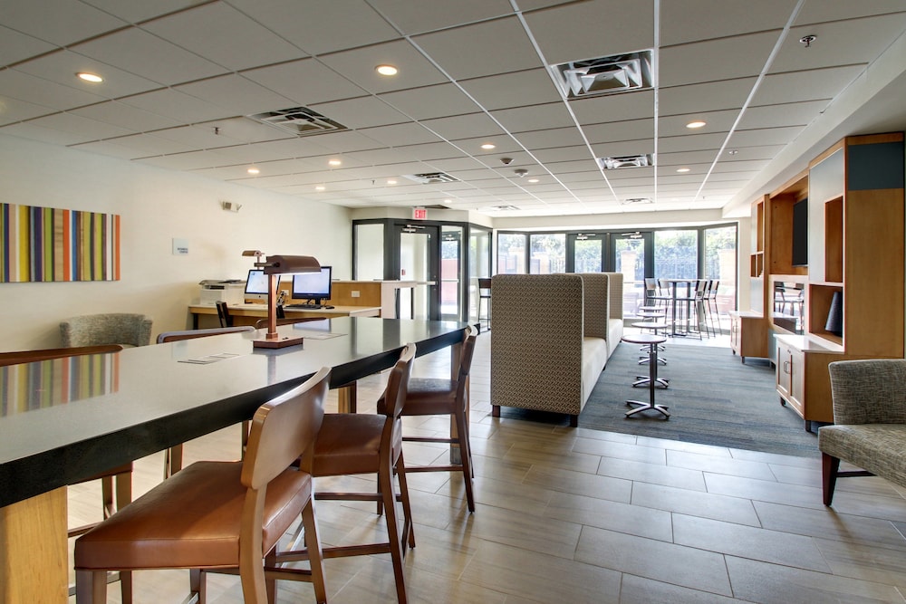 Holiday Inn Express & Suites Aurora Naperville by IHG - photo 65