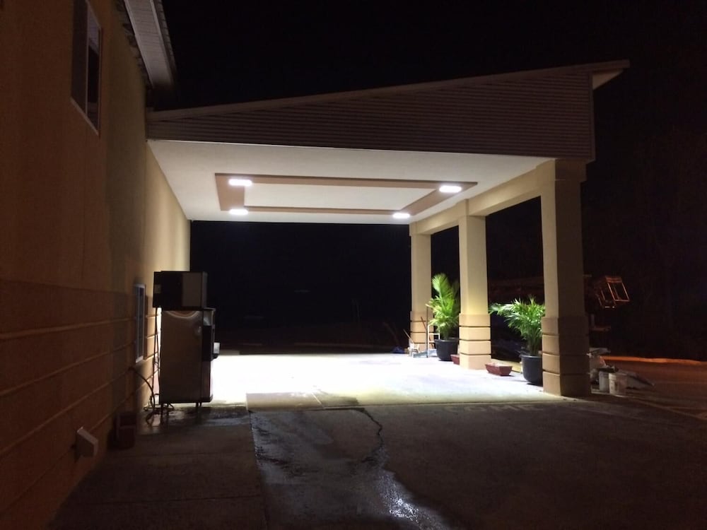 Lotus Inn and Suites - photo 16