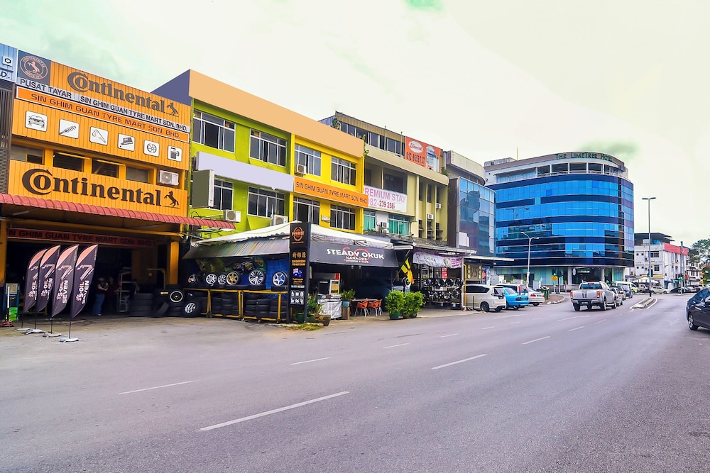 Oyo 44017 L & C Premium Stay in Kuching, Malaysia