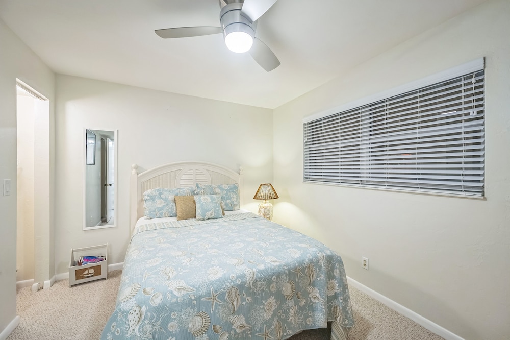 Gulf view Condo With Resort style Amenities 2 Bedroom Condo - photo 5