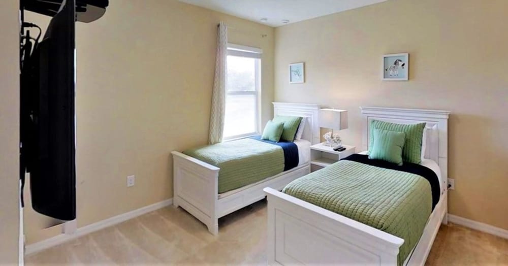 Golden Palms Vacation Resort Eight bedroom - photo 27