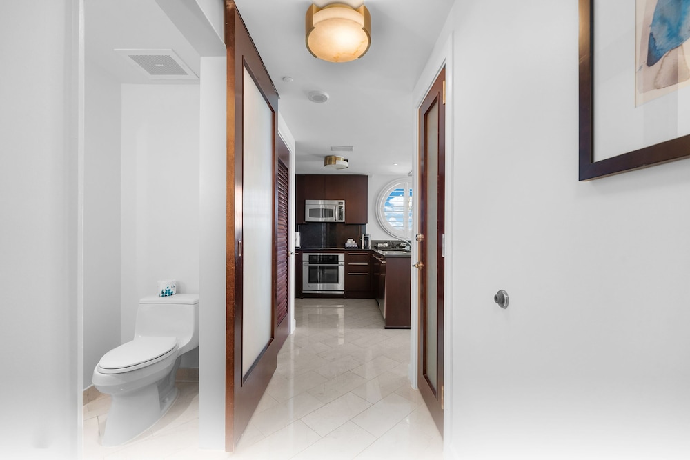 Fontainebleau Miami Beach Private Luxury Suites - photo 301