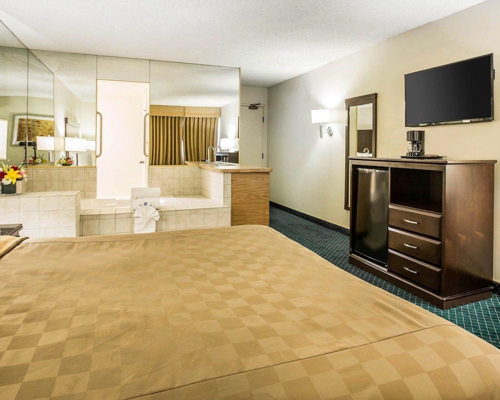 California Inn and Suites Bakersfield - photo 30