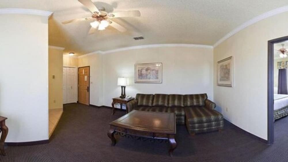 Holiday Inn Express & Suites Greenville by IHG - photo 23