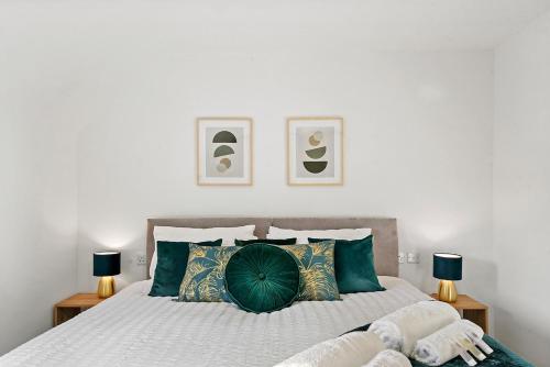 Townhouse in Dartford sleeps 8 with free parking — 4-Star Luxury Hotel in Dartford, United Kingdom