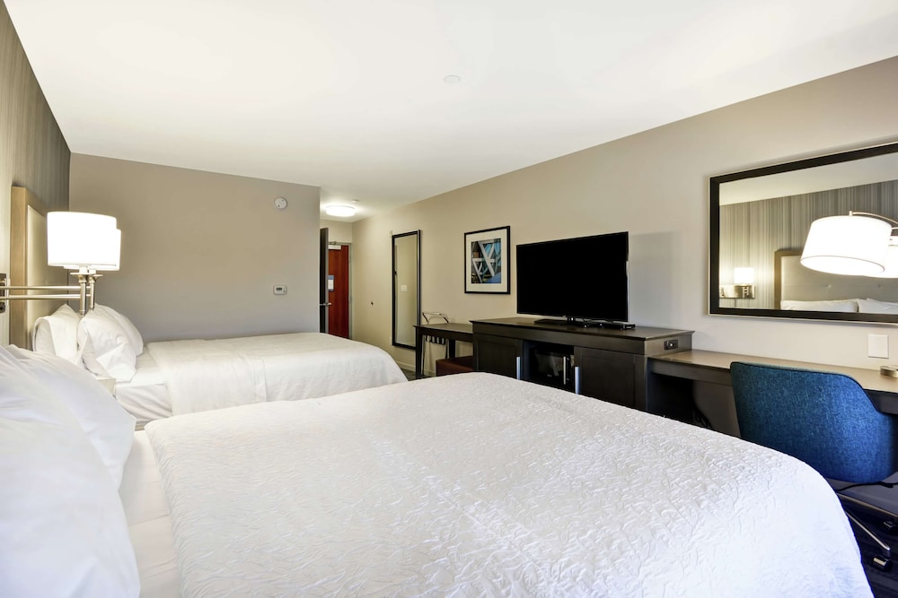 Hampton Inn & Suites Los Angeles Burbank Airport - photo 24