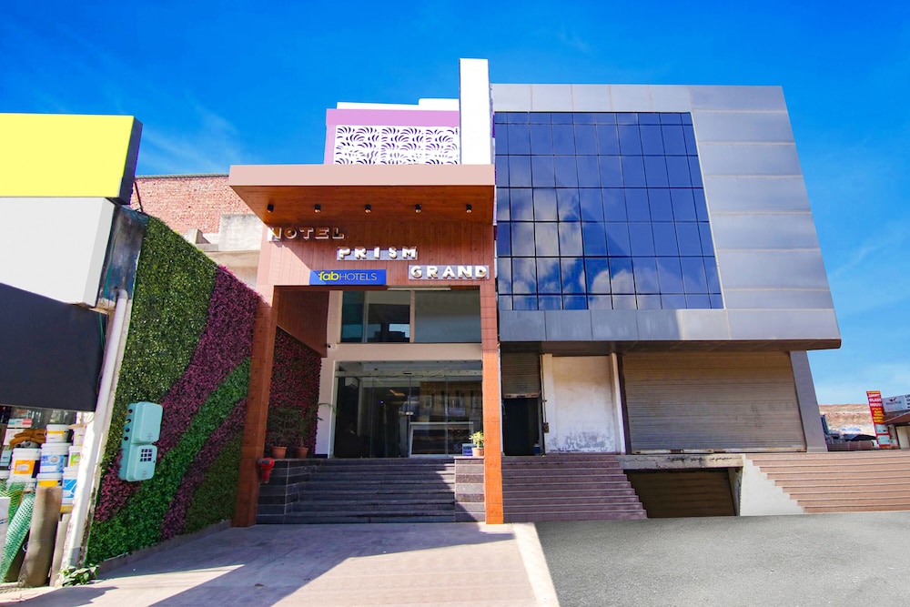 Fabhotel Prism Grand in Basi, India