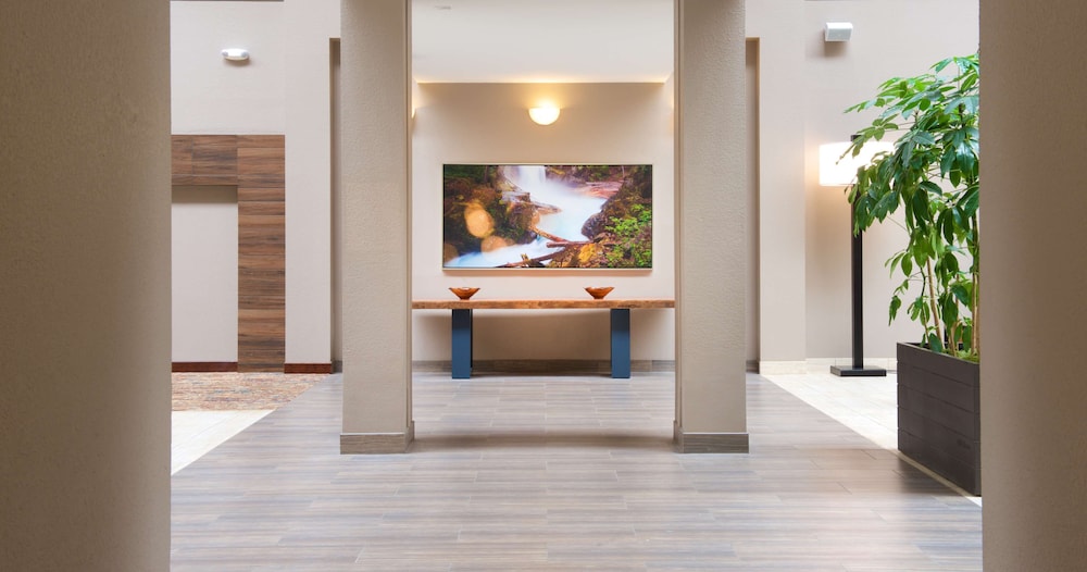 Embassy Suites by Hilton Seattle North Lynnwood - photo 7