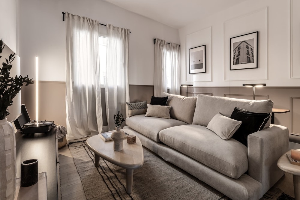 Adelfas 2 Bedroom in Rios Rosas Madrid hotel