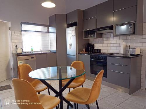 Waterstone Park Apartment — 4-Star Luxury Hotel in Johannesburg, South Africa