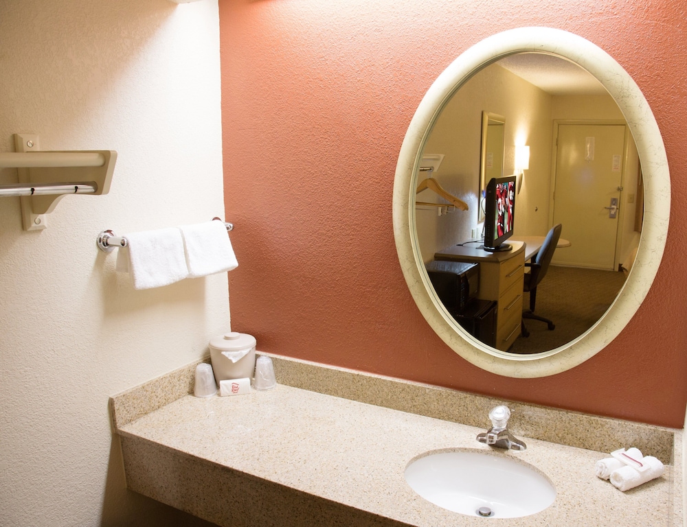 Red Roof Inn Greensboro Coliseum - photo 19