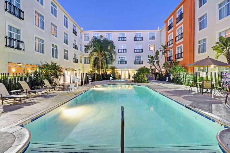 Embassy Suites by Hilton Valencia - carbon neutral hotel in Valencia