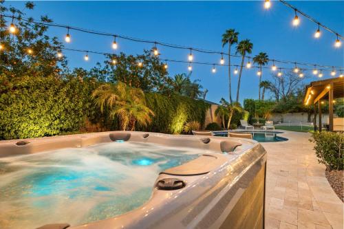Stylish Home W Hot Tub Heated Pool Game Room 20777132 — Phoenix